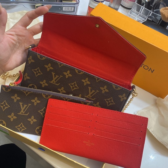 Brown and beige purse - Picture 2 of 3